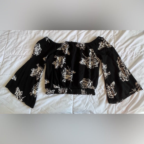 Cute Off Shoulder Floral Top - Picture 2 of 3